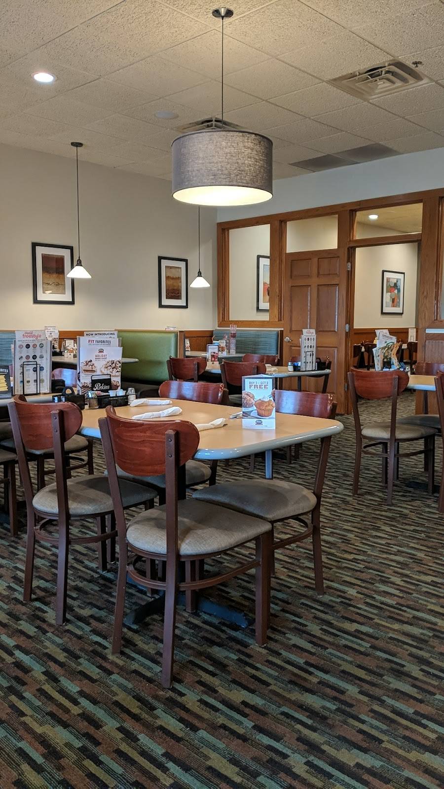 Perkins Restaurant & Bakery | restaurant | 4045 Hammond Ave, Waterloo, IA 50701, USA | 3198884309 OR +1 319-888-4309