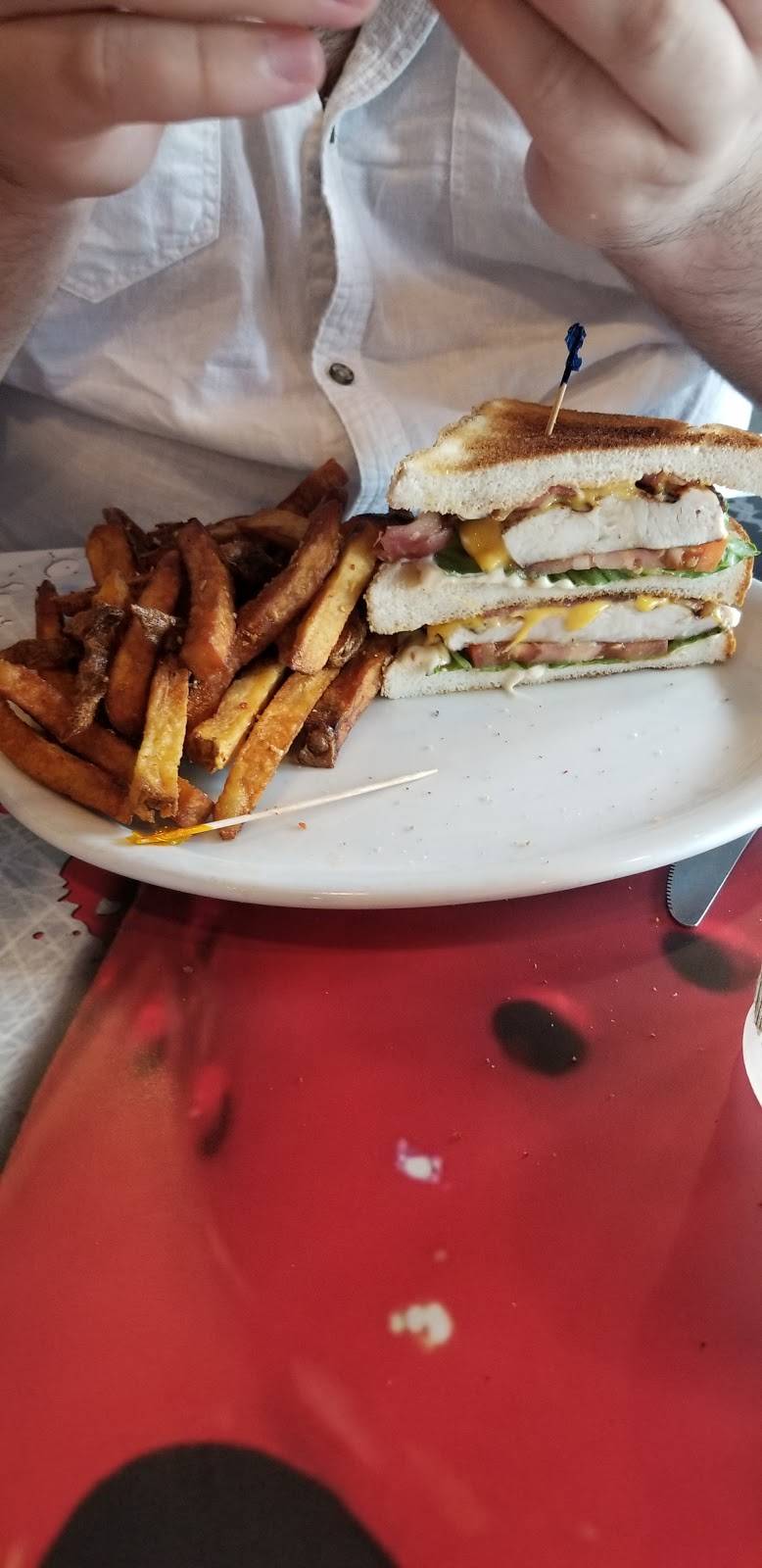 The Penalty Box | restaurant | 220 Bayview Dr, Barrie, ON L4N 2Z4, Canada | 7055032888 OR +1 705-503-2888