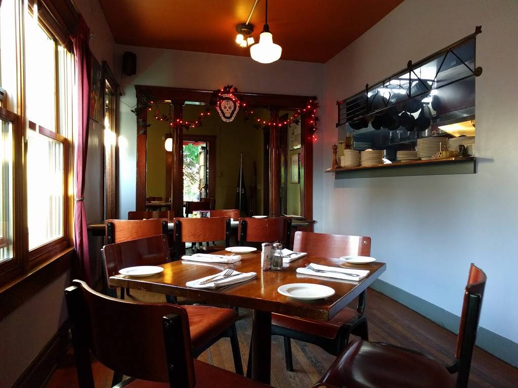 Fat Cats | restaurant | 2061 W 10th St, Cleveland, OH 44113, USA | 2165790200 OR +1 216-579-0200