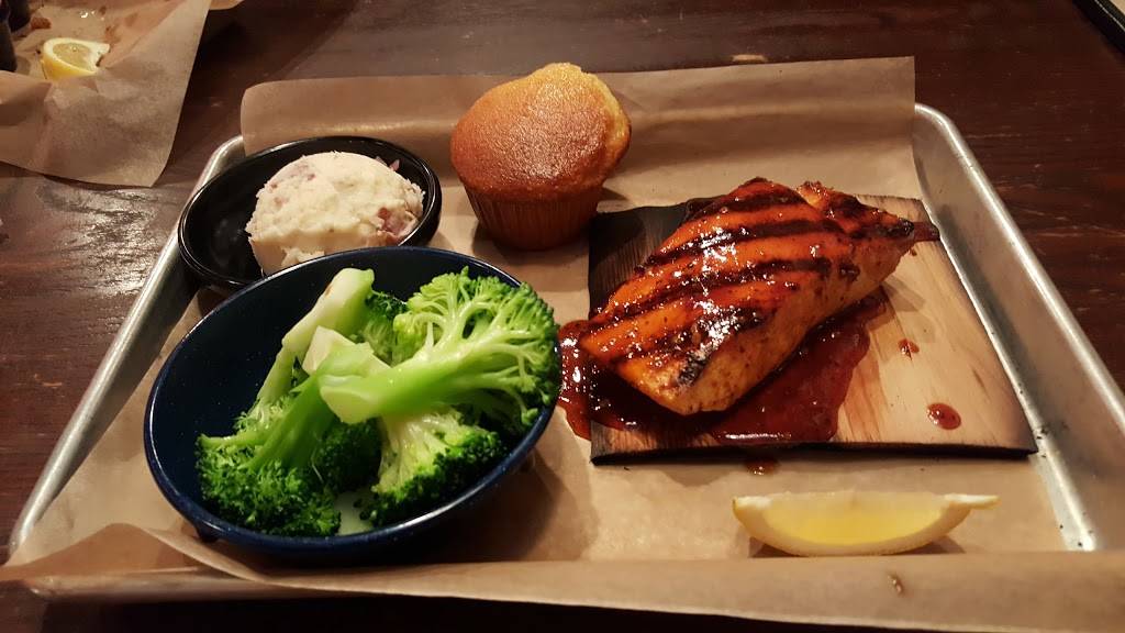 Famous Daves Bar-B-Que | restaurant | 4355 Frontage Rd W, Owatonna, MN 55060, USA | 5074552900 OR +1 507-455-2900