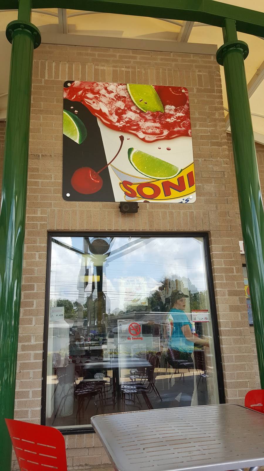 Sonic Drive-In | restaurant | 413 N Lindell St, Martin, TN 38237, USA | 7315876717 OR +1 731-587-6717