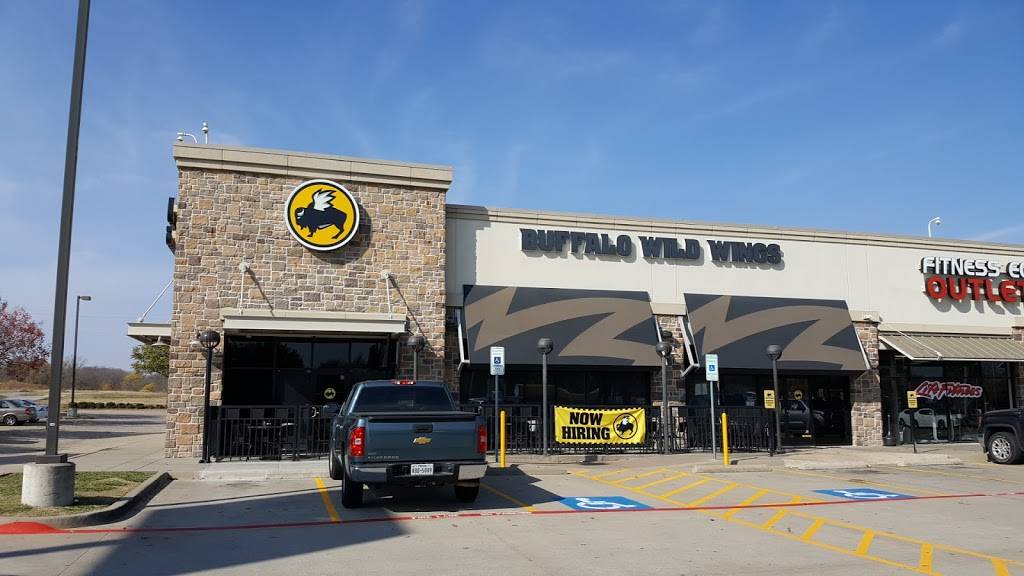 Buffalo Wild Wings | restaurant | 3625 Central Expy Suite 100, Plano, TX 75023, USA | 4694679464 OR +1 469-467-9464