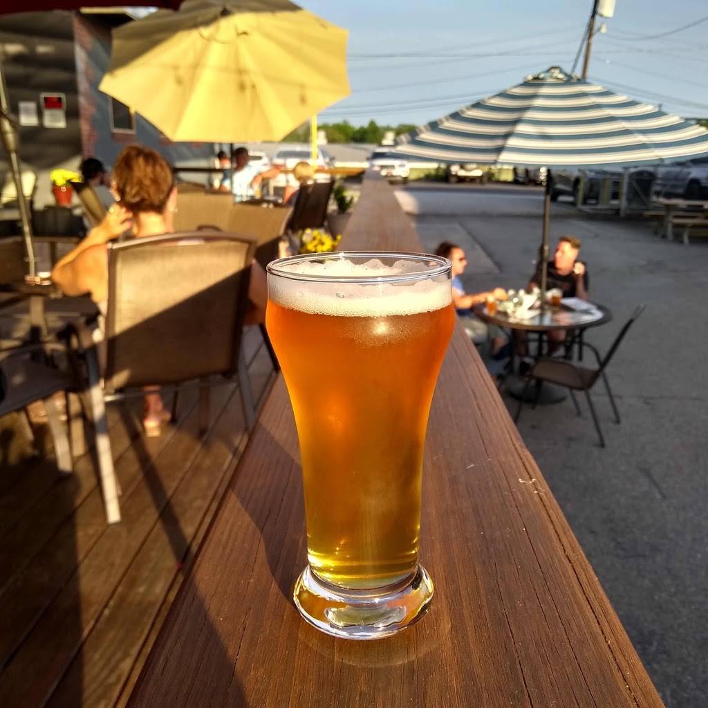 Guidon Brewing Company | restaurant | 415 8th Ave E, Hendersonville, NC 28792, USA | 8285957976 OR +1 828-595-7976