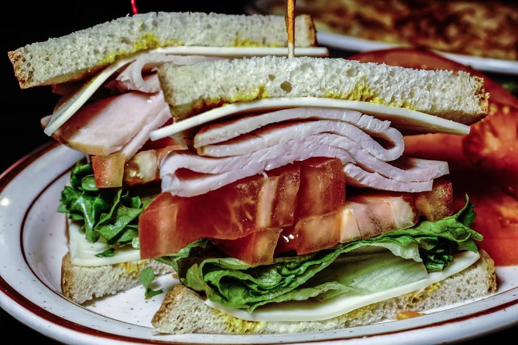 Moms Family Diner (on Yale) | restaurant | 5230 S Yale Ave, Tulsa, OK 74135, USA | 9189868988 OR +1 918-986-8988