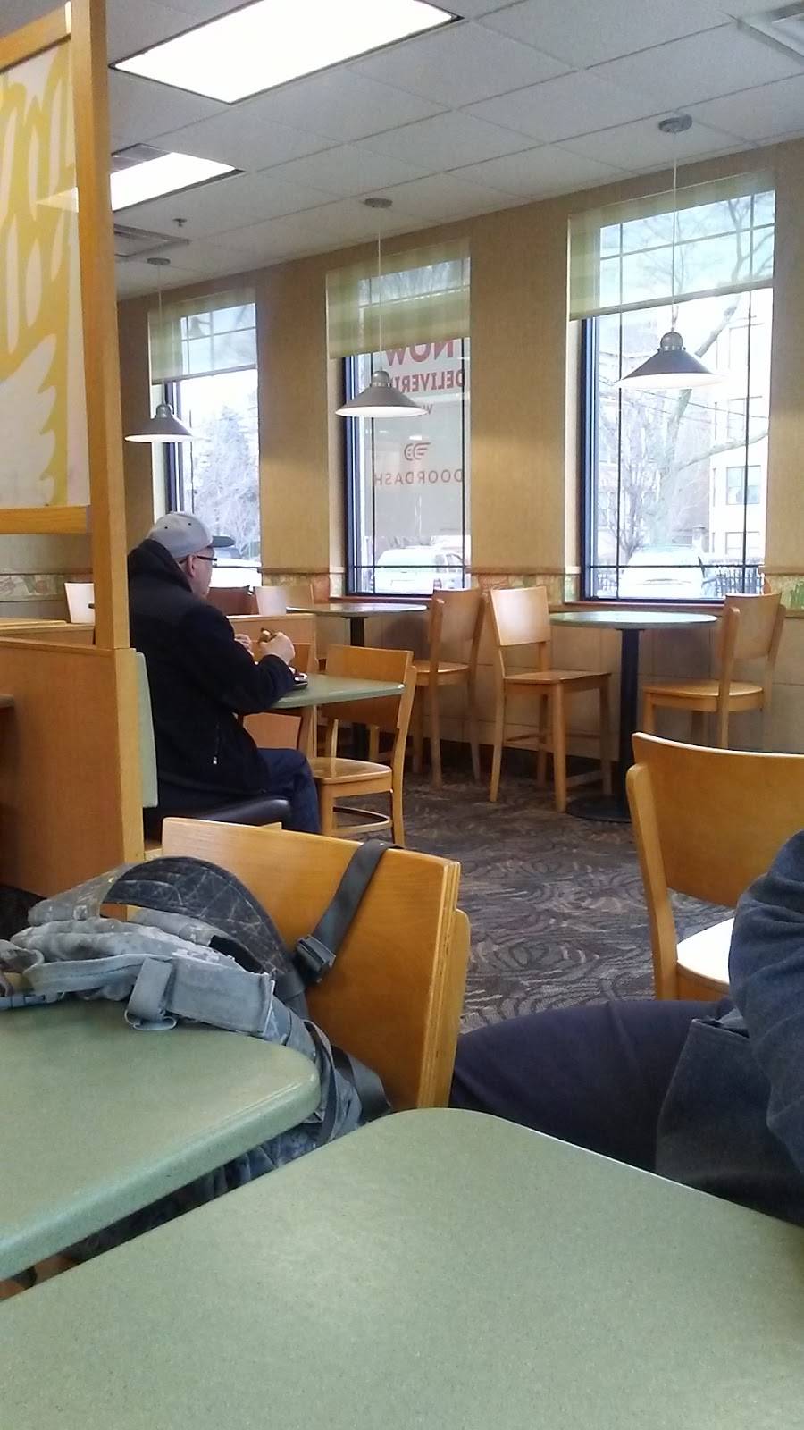 Wendys | restaurant | 11 N Harlem Ave, Oak Park, IL 60302, USA | 7083832748 OR +1 708-383-2748