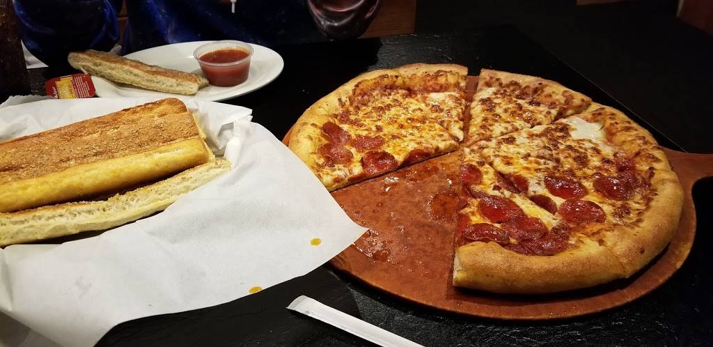 Pizza Hut | meal takeaway | 2345 National Rd, Wheeling, WV 26003, USA | 3042420880 OR +1 304-242-0880