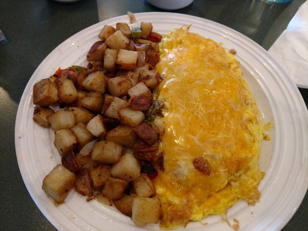 Eagles Nest Bar & Grill | restaurant | 1200 E St Andrews Blvd building a, Chandler, AZ 85249, USA | 4808958265 OR +1 480-895-8265