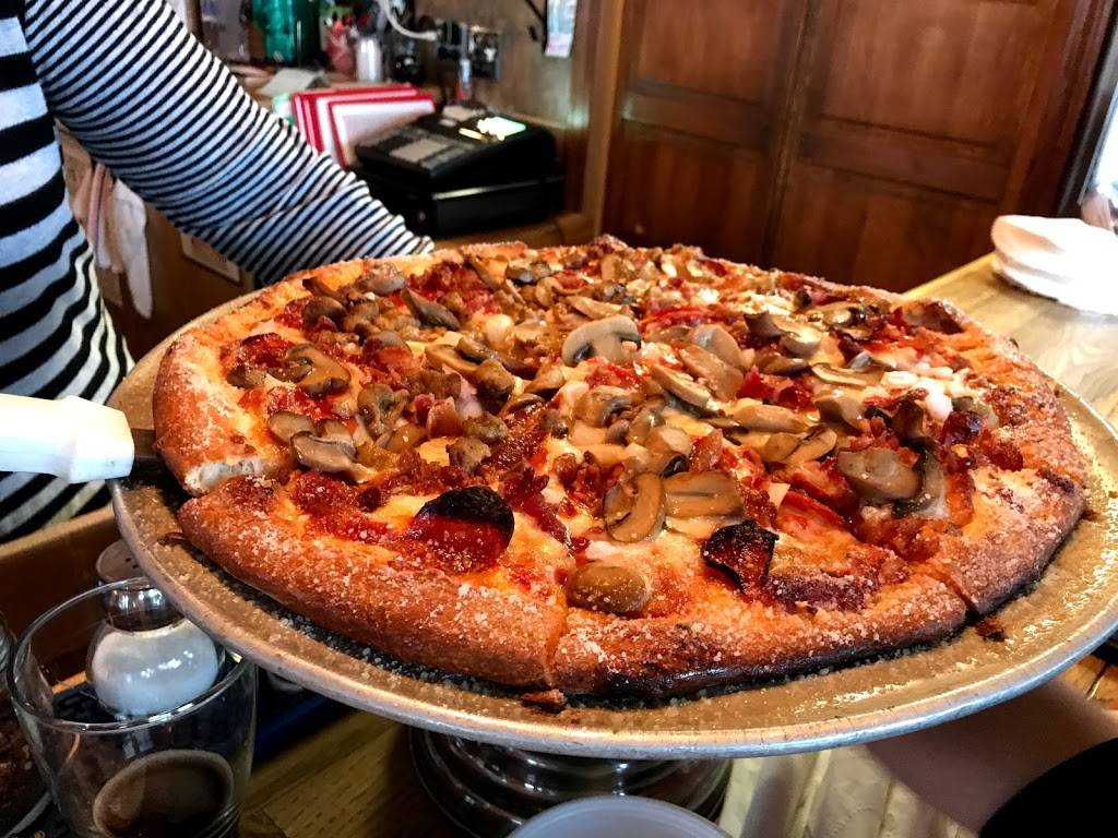 Hungry Tummy Corner Pub | restaurant | 236 S Benzie Blvd, Beulah, MI 49617, USA | 2318827038 OR +1 231-882-7038