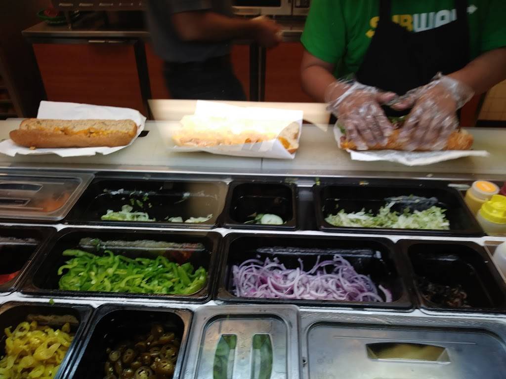 Subway | restaurant | 2123 Greenville Ave, Dallas, TX 75206, USA | 2148239898 OR +1 214-823-9898