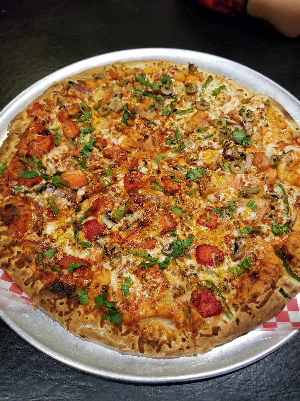 Wingz N Thingz Pizza | restaurant | 5703 Ferry St, Niagara Falls, ON L2G 1S5, Canada | 9053539464 OR +1 905-353-9464