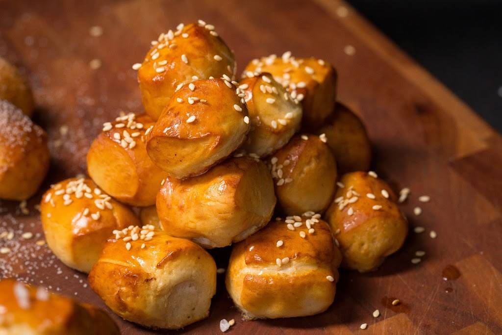 Mos Golden Pretzel | restaurant | 1 Promenade Cir Unit 155C, Thornhill, ON L4J 4P8, Canada | 9057075962 OR +1 905-707-5962