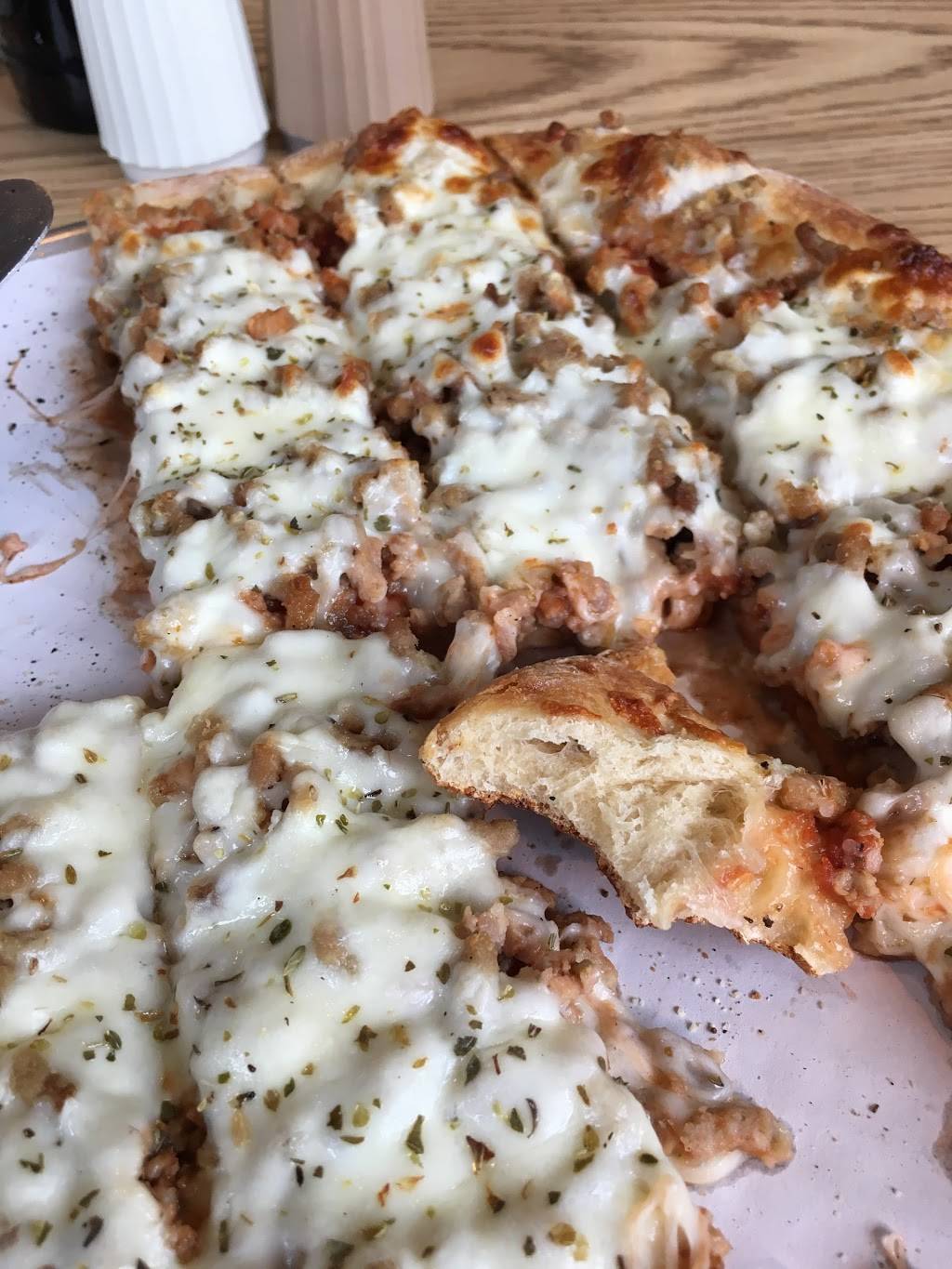 Harris Pizza | restaurant | 524 E Locust St, Davenport, IA 52803, USA | 5633222411 OR +1 563-322-2411