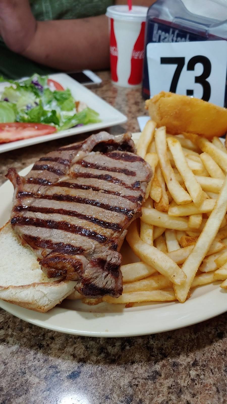 Gus Jr | restaurant | 295 E Redlands Blvd, San Bernardino, CA 92408, USA | 9098258219 OR +1 909-825-8219