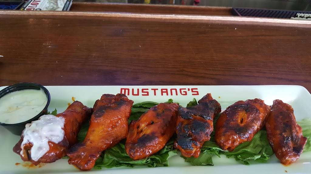 Mustangs Bar & Grill | restaurant | 482 Gardner St, South Beloit, IL 61080, USA | 7794750048 OR +1 779-475-0048