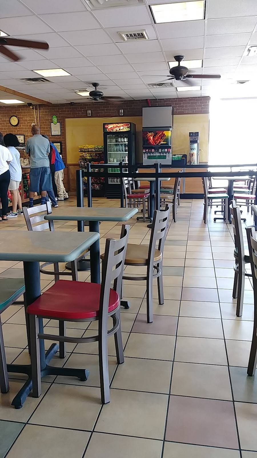 Subway | restaurant | 3647 S Mendenhall Rd, Memphis, TN 38115, USA | 9013654348 OR +1 901-365-4348