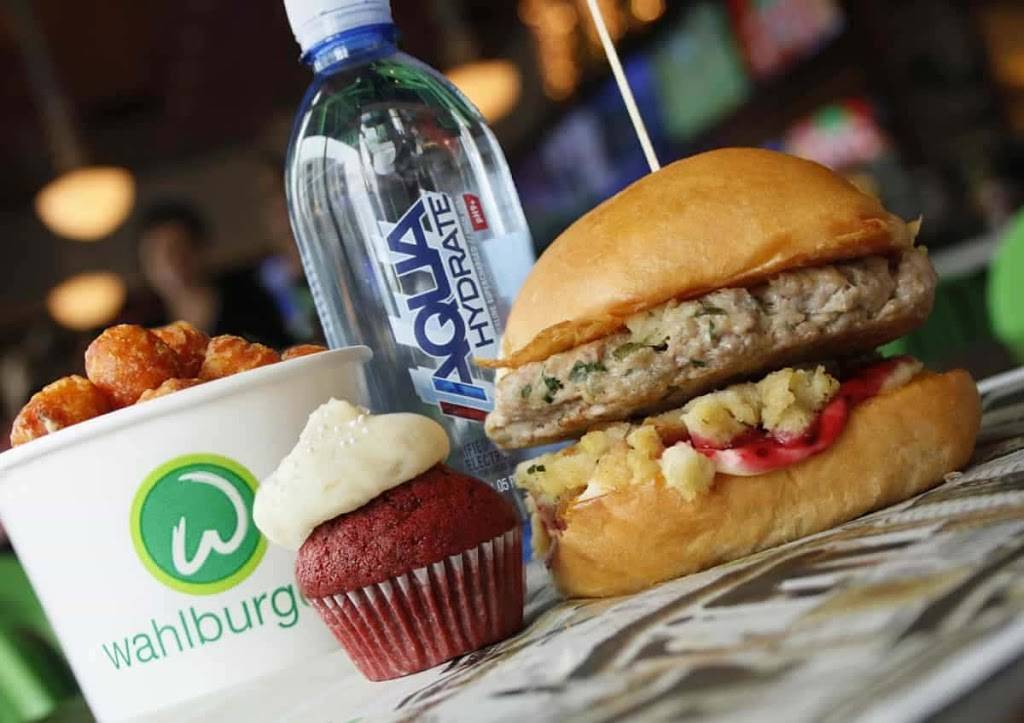 Wahlburgers | restaurant | 930 Market St, Lynnfield, MA 01940, USA | 7813342560 OR +1 781-334-2560