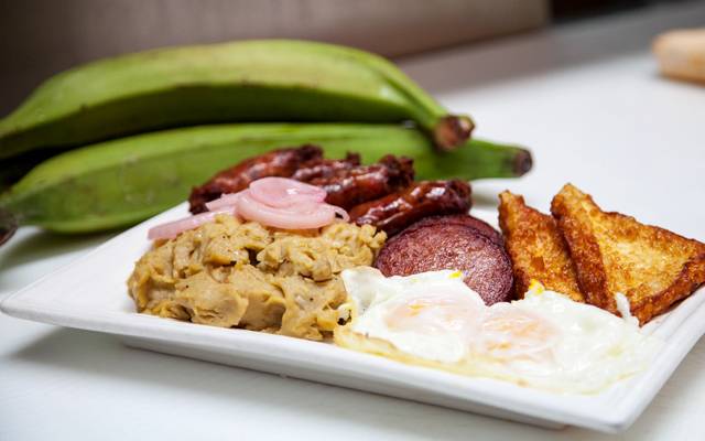 D bellas catering | restaurant | 94-10 76th St, Ozone Park, NY 11416, USA | 3472335038 OR +1 347-233-5038