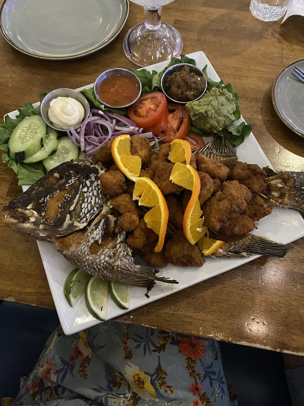 CRUDA Mariscos & Oyster Bar | restaurant | 31 N Scott Ave, Tucson, AZ 85701, USA | 5202070589 OR +1 520-207-0589