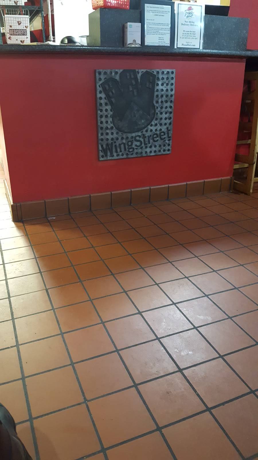 Pizza Hut | restaurant | 1892 S Ohio St, Martinsville, IN 46151, USA | 7653427146 OR +1 765-342-7146