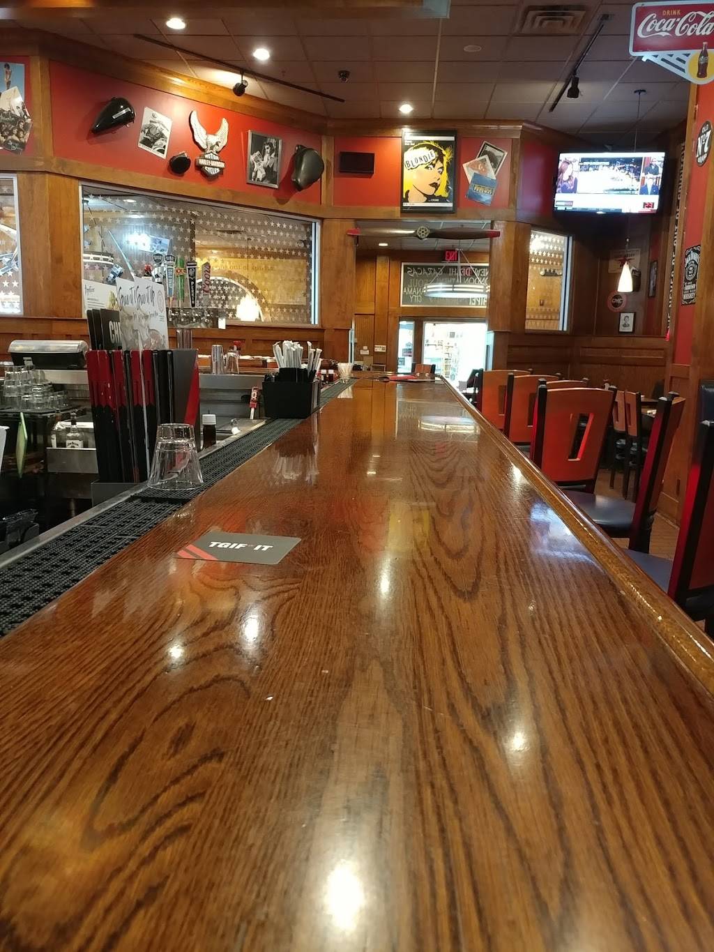 TGI Fridays | restaurant | 3700 Rivertown Pkwy, Grandville, MI 49418, USA | 6162578801 OR +1 616-257-8801