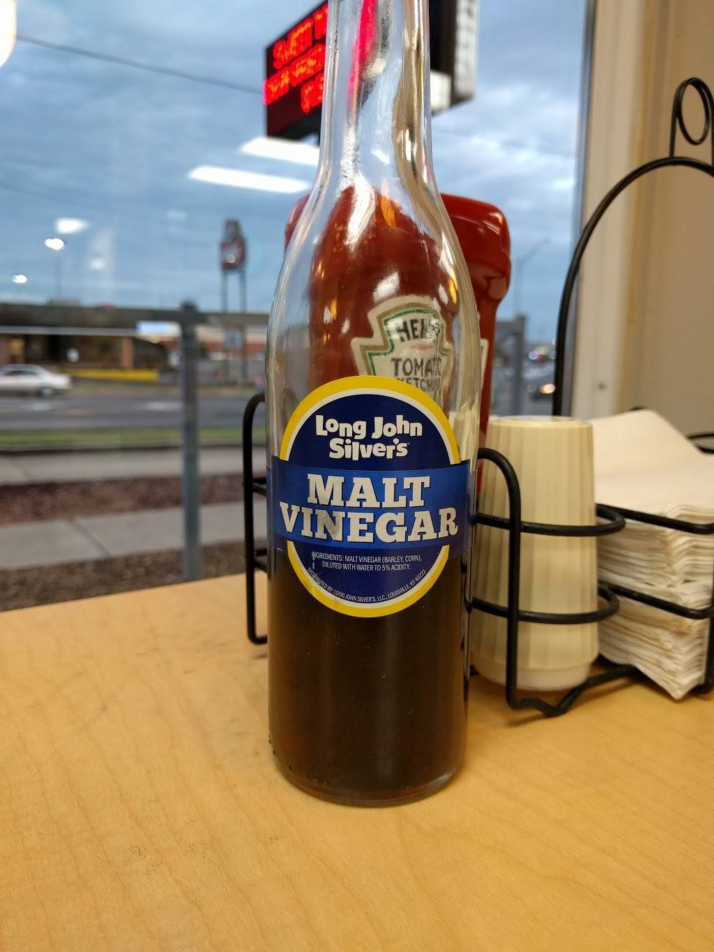 Long John Silvers | restaurant | 3920 Broadway St, Mt Vernon, IL 62864, USA | 6182443449 OR +1 618-244-3449