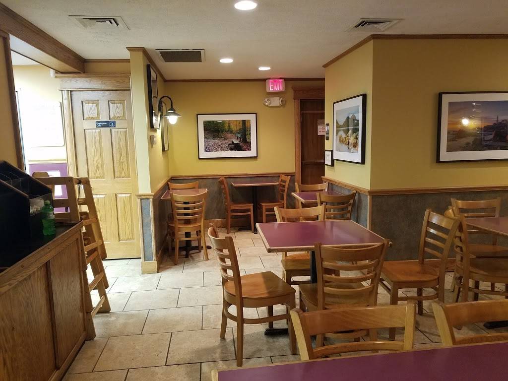 Sams Italian Foods | restaurant | 7 Main St, Freeport, ME 04032, USA | 2078654700 OR +1 207-865-4700