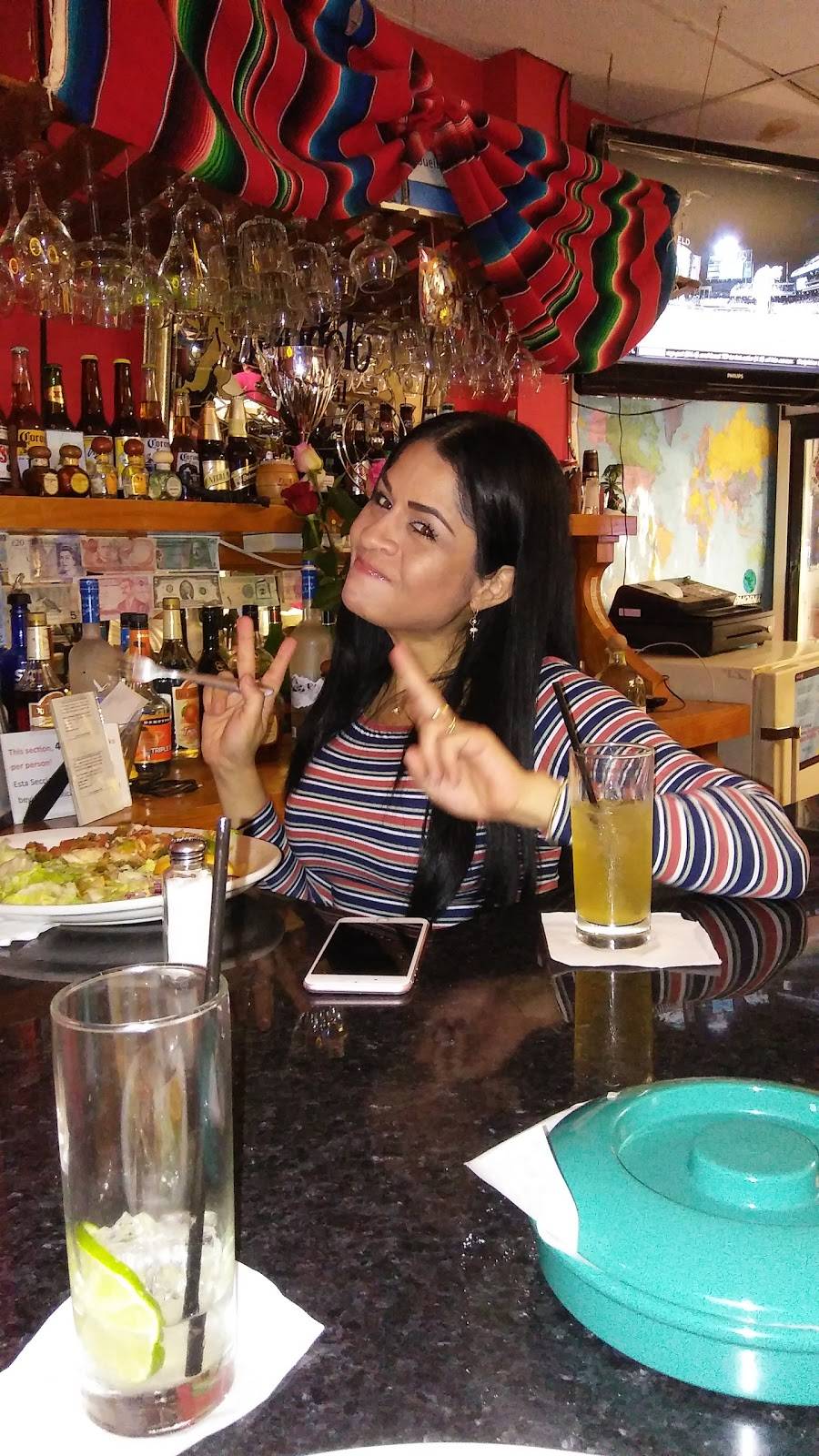 el anzuelo restaurant | restaurant | 1501 W Lake St, Melrose Park, IL 60160, USA | 7084101766 OR +1 708-410-1766