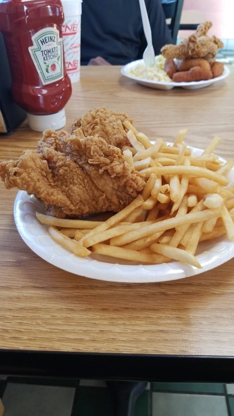 Smithfields Chicken N Bar-B-Q | restaurant | 402 Plaza Dr, Laurinburg, NC 28352, USA | 9102668700 OR +1 910-266-8700