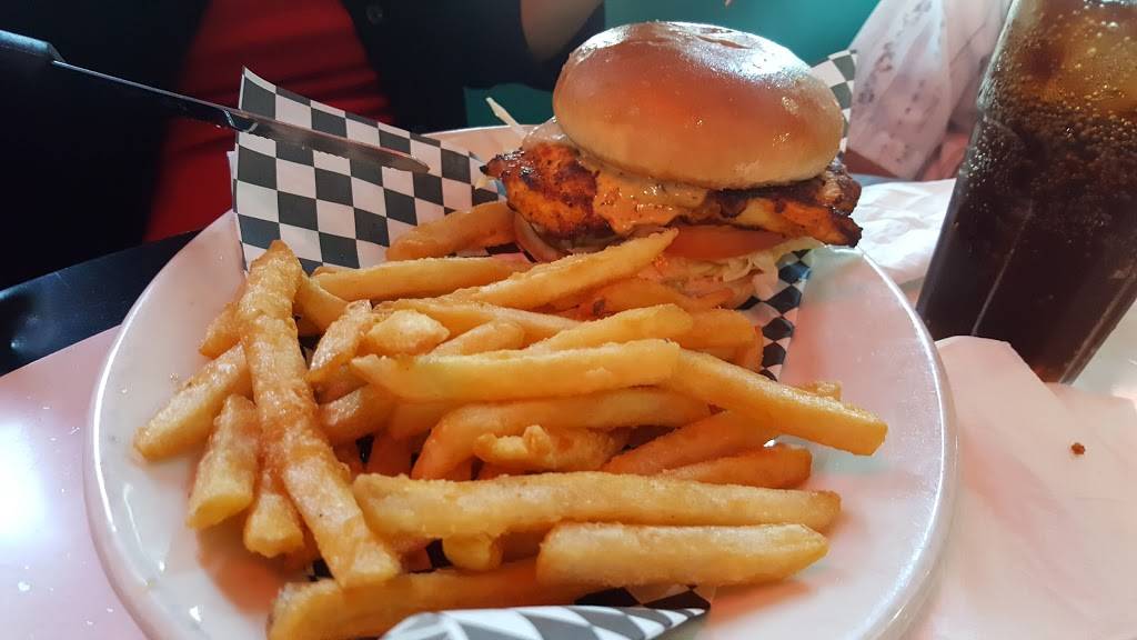 Friscos Carhops Diner | restaurant | 18065 Gale Ave, City of Industry, CA 91748, USA | 6269133663 OR +1 626-913-3663