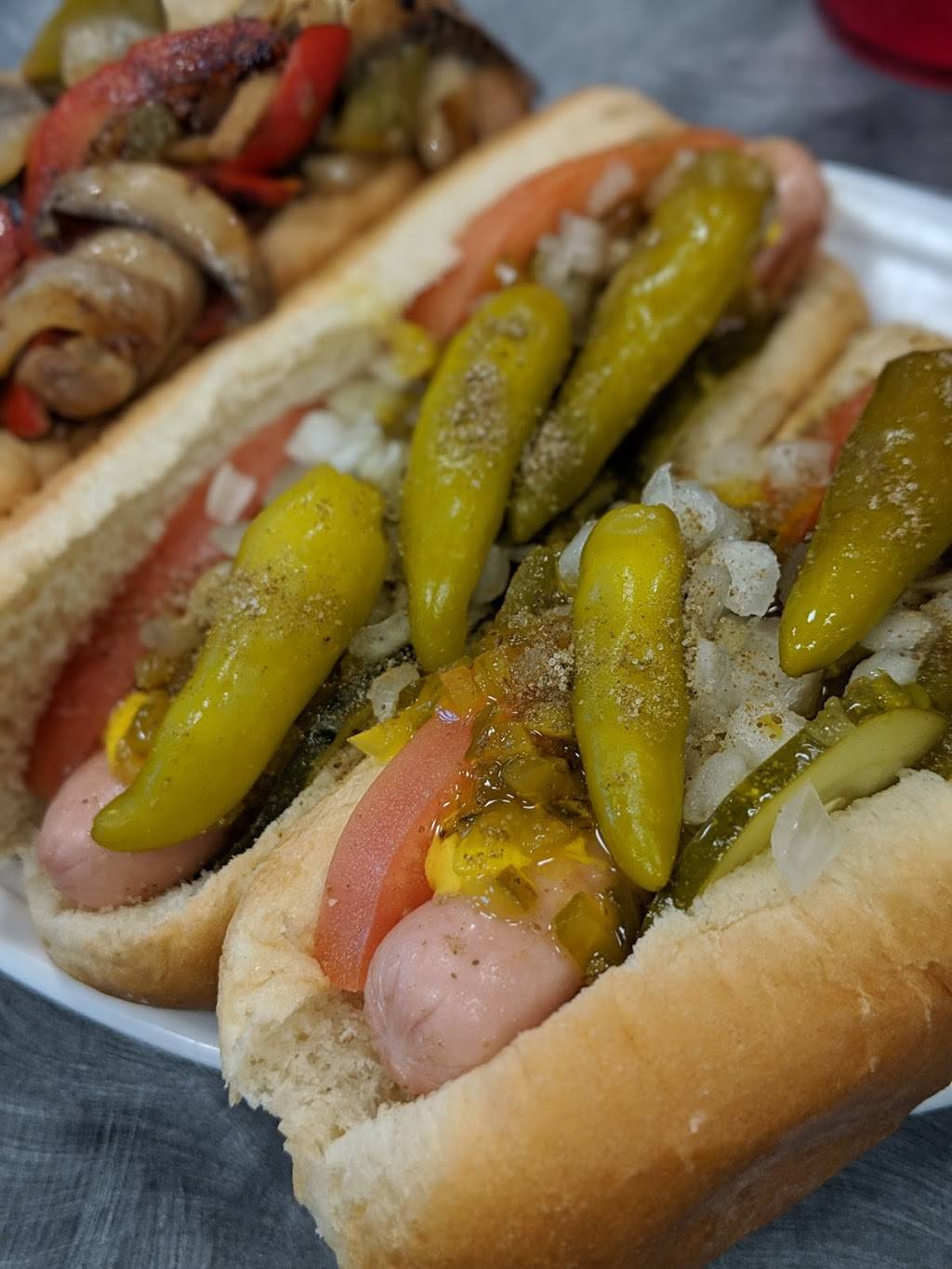 G & L Chili Dogs | restaurant | 1133 E Sternberg Rd, Norton Shores, MI 49441, USA | 2317999199 OR +1 231-799-9199