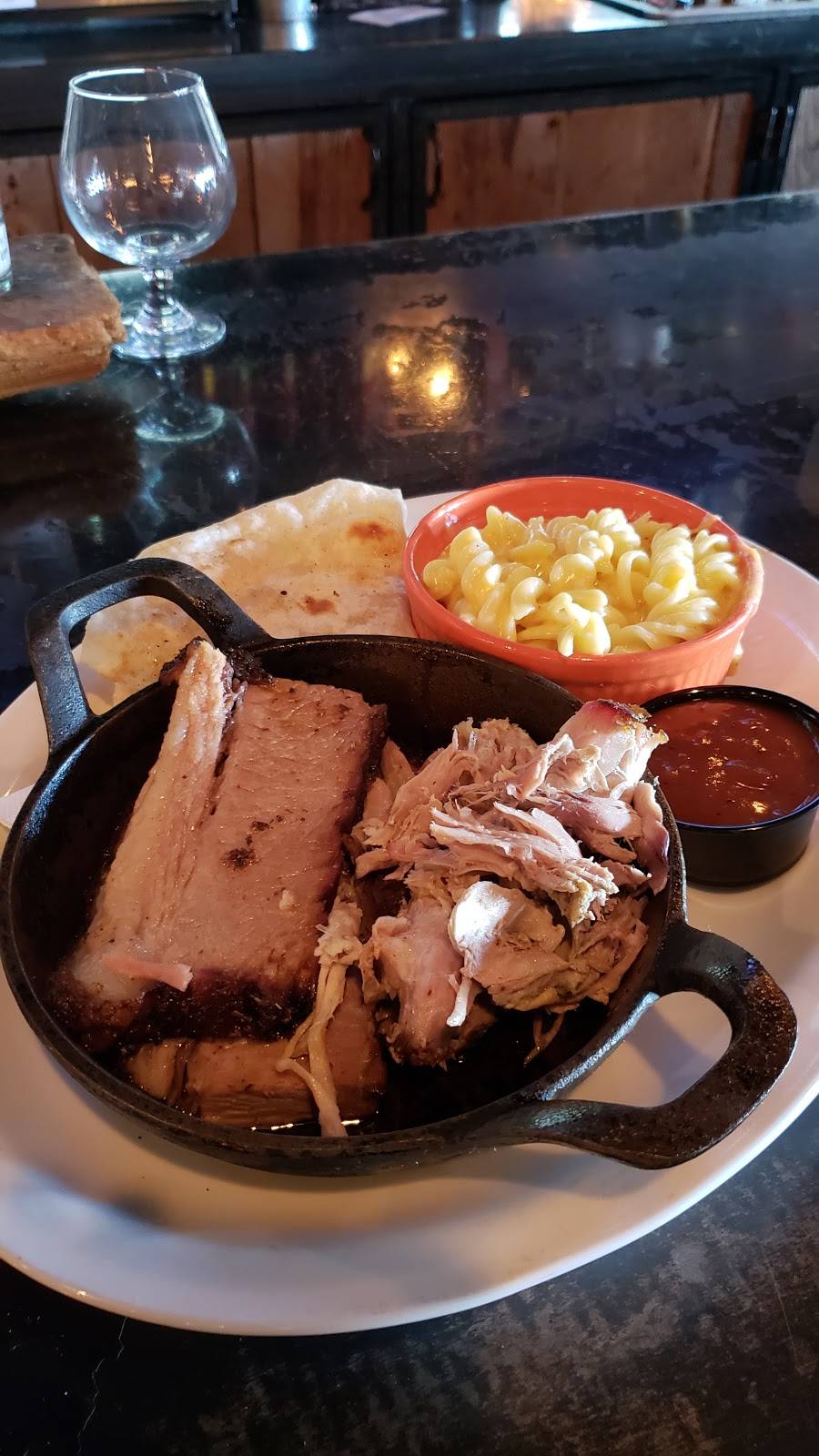 BOOTLEGGERS MODERN AMERICAN SMOKEHOUSE | restaurant | 3375 E Shea Blvd, Phoenix, AZ 85028, USA | 6029964228 OR +1 602-996-4228