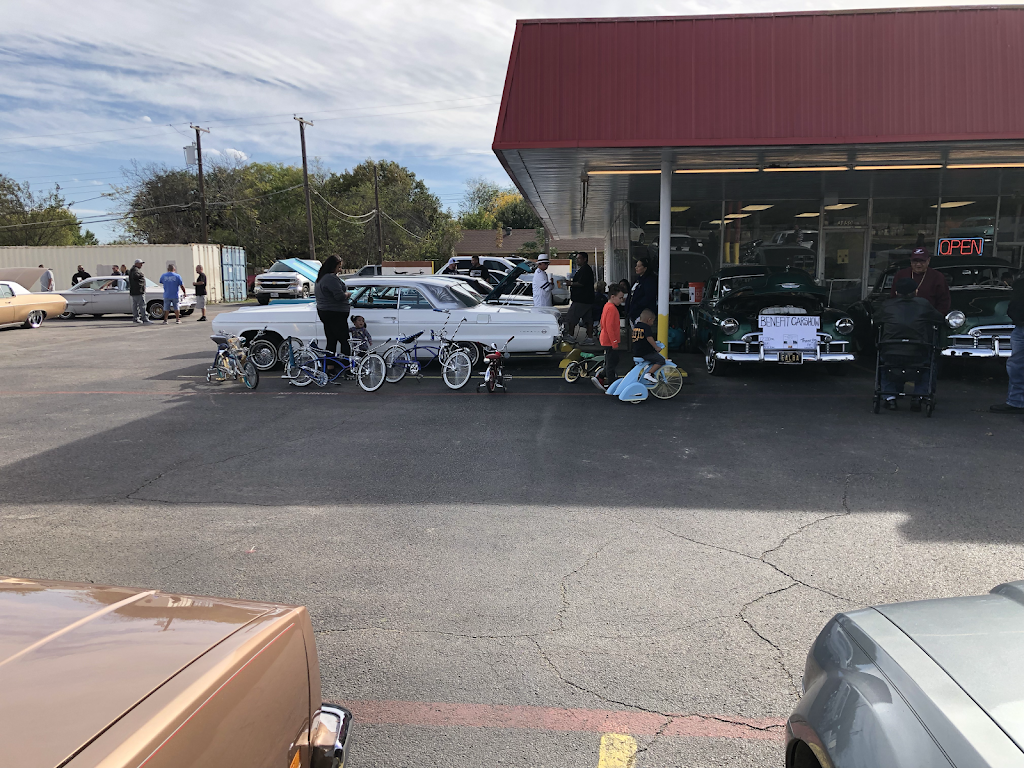 Burger Hill | restaurant | 3850 W Clarendon Dr, Dallas, TX 75211, USA | 2143318303 OR +1 214-331-8303