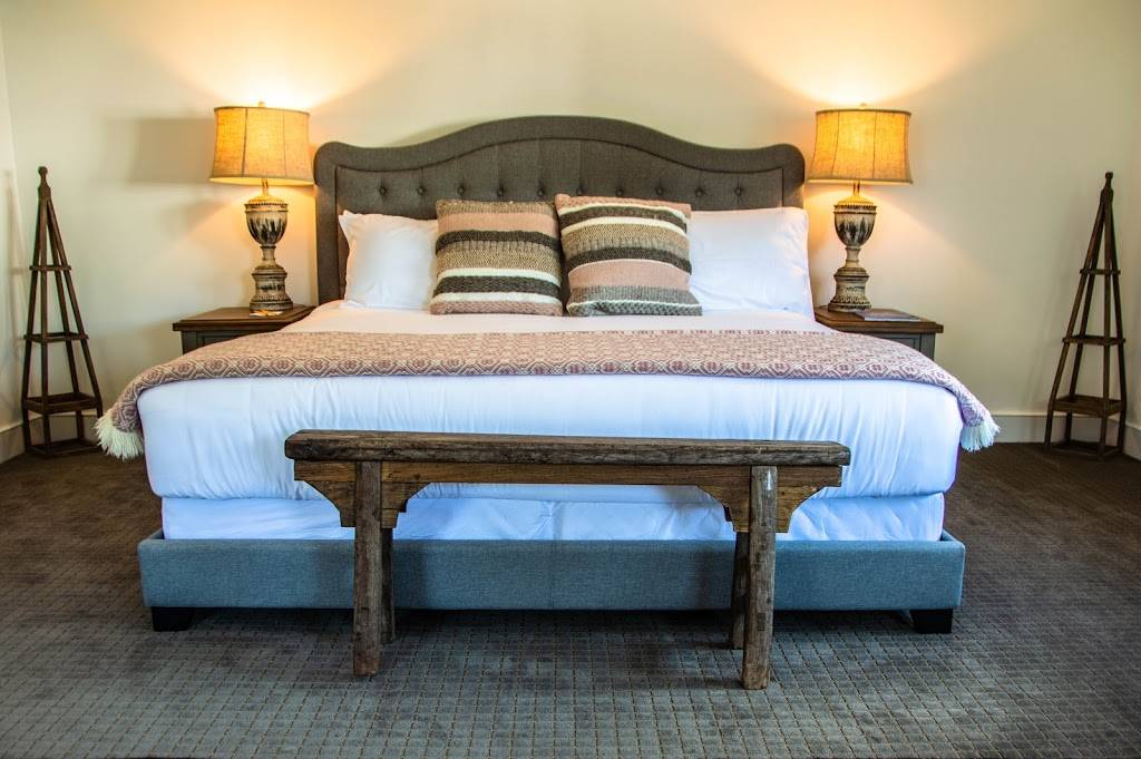 Shelter Harbor Inn | restaurant | 10 Wagner Rd, Westerly, RI 02891, USA | 4013228883 OR +1 401-322-8883