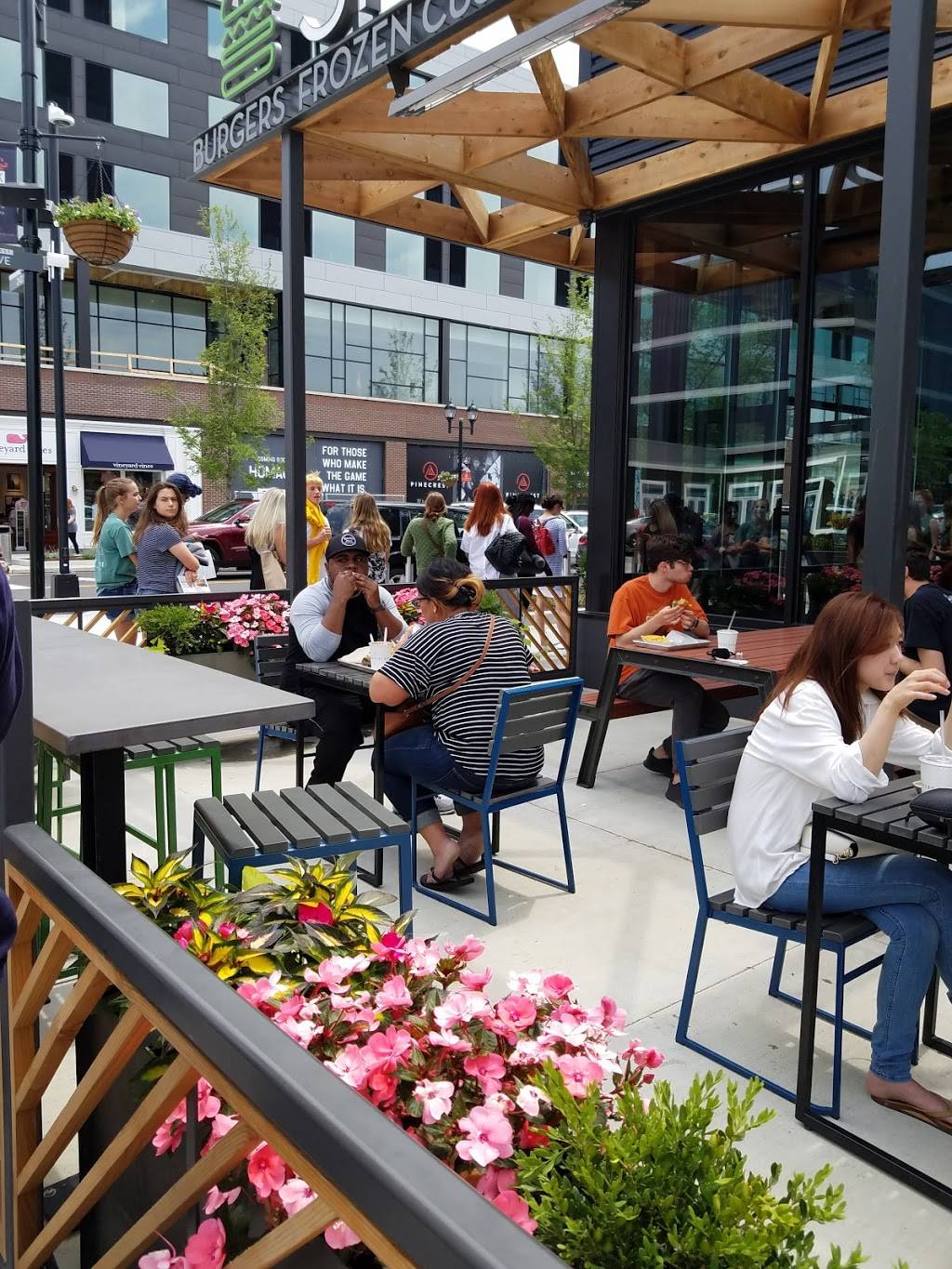 Shake Shack | restaurant | 311 Park Ave, Beachwood, OH 44122, USA | 4406008689 OR +1 440-600-8689