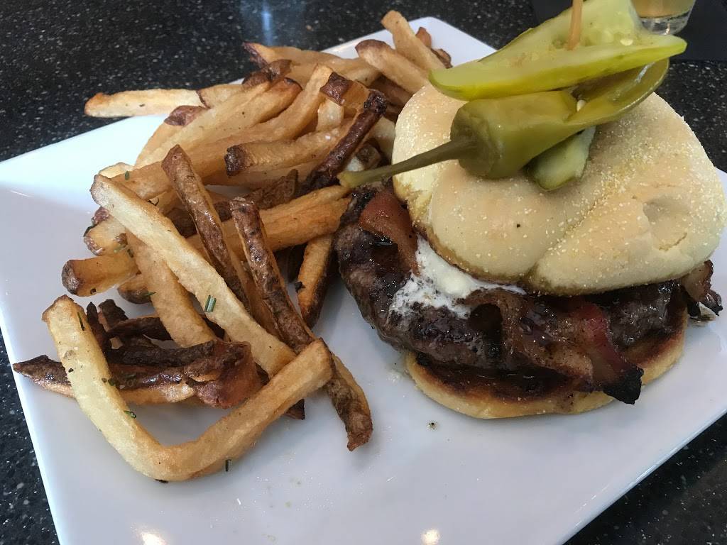 The Bog Pub | restaurant | 618 MacArthur Blvd, Pocasset, MA 02559, USA | 5083929620 OR +1 508-392-9620