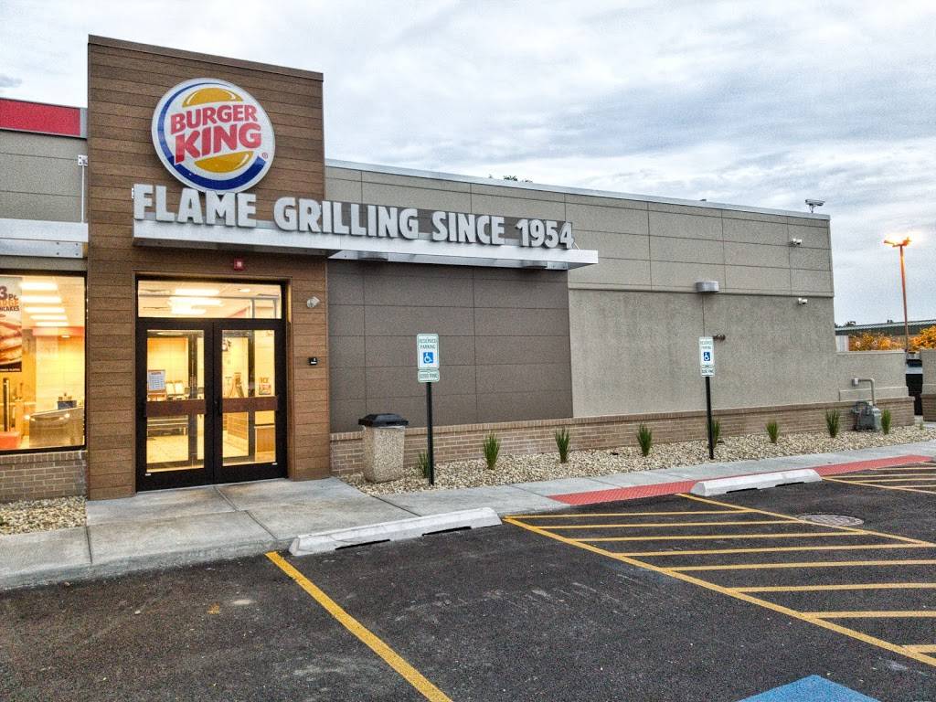 Burger King | restaurant | 2060 95th St, Naperville, IL 60564, USA | 6309049039 OR +1 630-904-9039