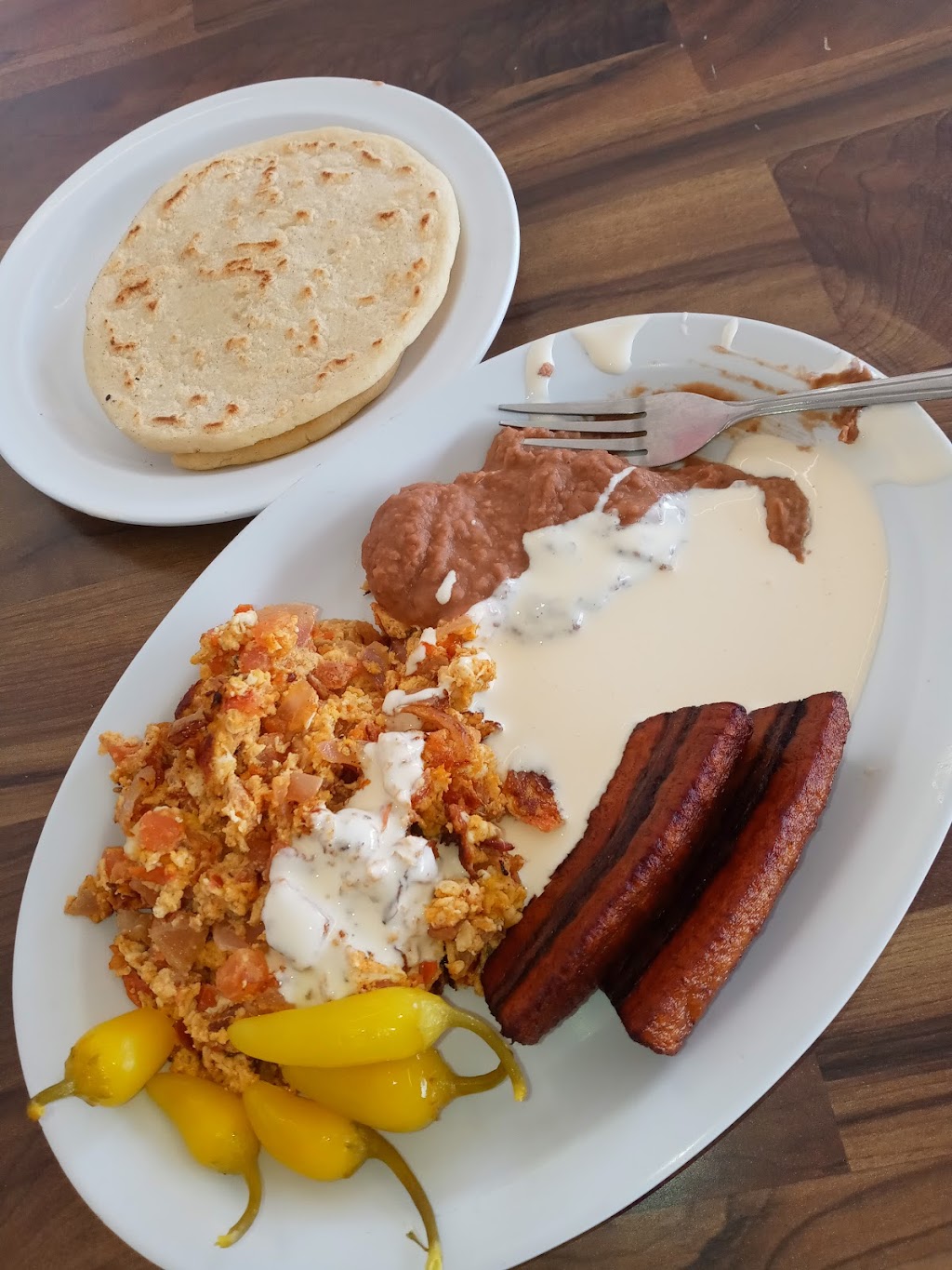 Pupuseria El Buen Sazón | restaurant | 17405 Clark Ave, Bellflower, CA 90706, USA | 5628666846 OR +1 562-866-6846