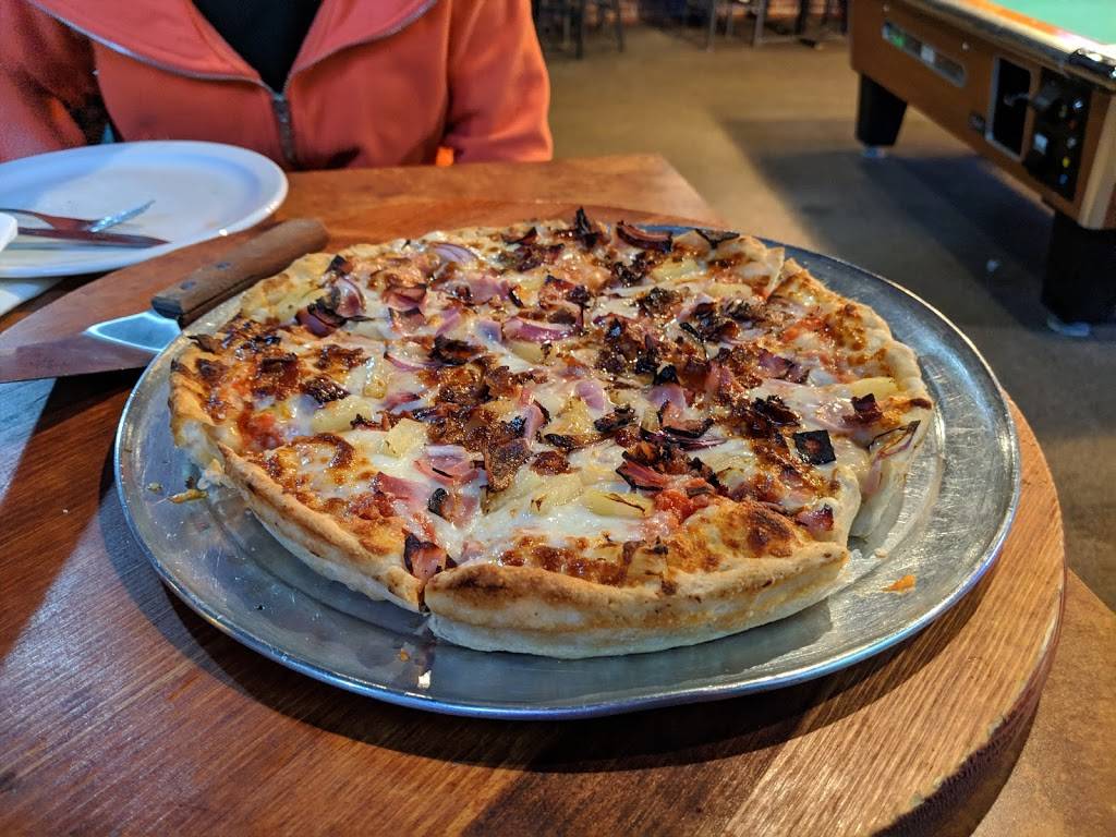 Kapones Sports Tavern | restaurant | 24301 Harper Ave, St Clair Shores, MI 48080, USA | 5862005242 OR +1 586-200-5242