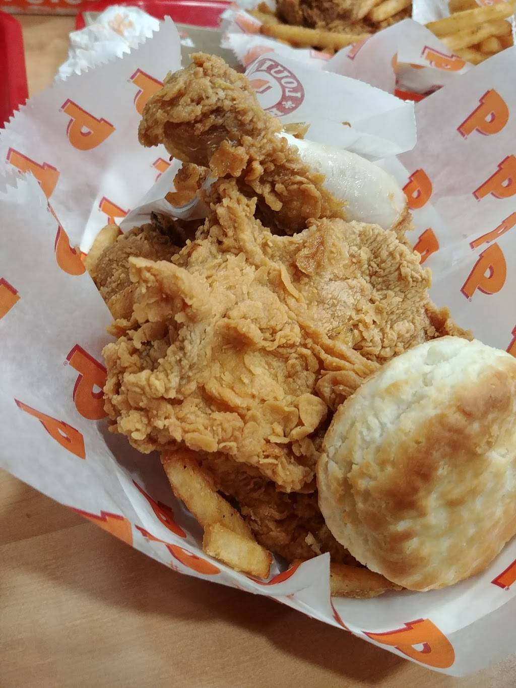 Popeyes Louisiana kitchen | restaurant | 4366 Kingston Rd, Scarborough, ON M1E 2M8, Canada | 4162824658 OR +1 416-282-4658