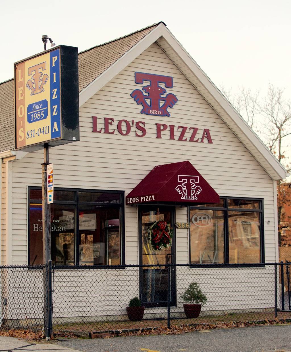 Leos T-Bird Pizza | restaurant | 366 Chandler St, Worcester, MA 01602, USA | 5088310411 OR +1 508-831-0411