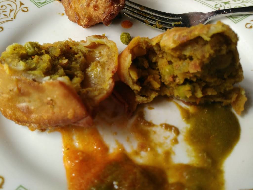 Kohinoor Indian Restaurant and Lounge | night club | 6 E Columbia Ave, Champaign, IL 61820, USA | 2175521384 OR +1 217-552-1384