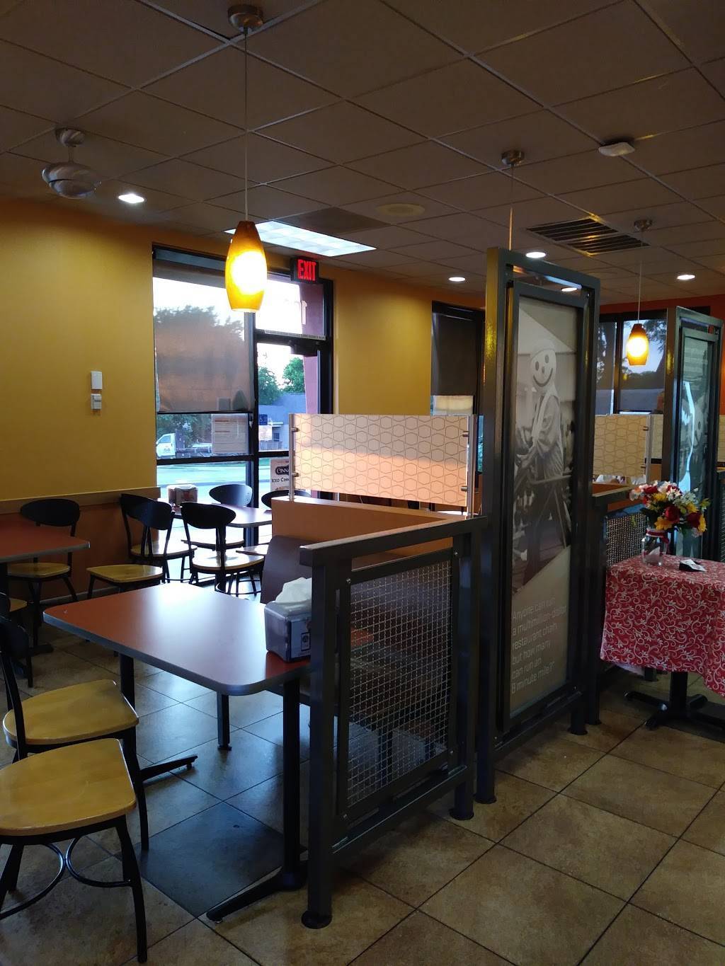 Jack in the Box | restaurant | 1020 S Westmoreland Rd, Dallas, TX 75211, USA | 2143315630 OR +1 214-331-5630
