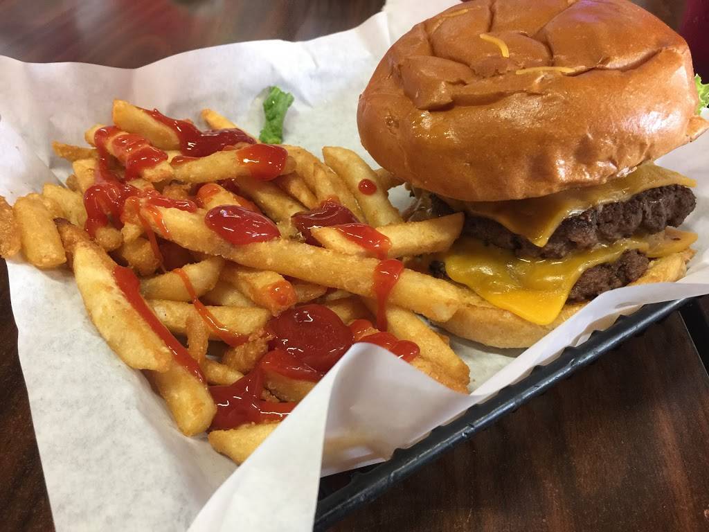 Muddy Jakes Sports Grill & Pub | restaurant | 229 Main St, Sulphur Springs, TX 75482, USA | 9038856833 OR +1 903-885-6833