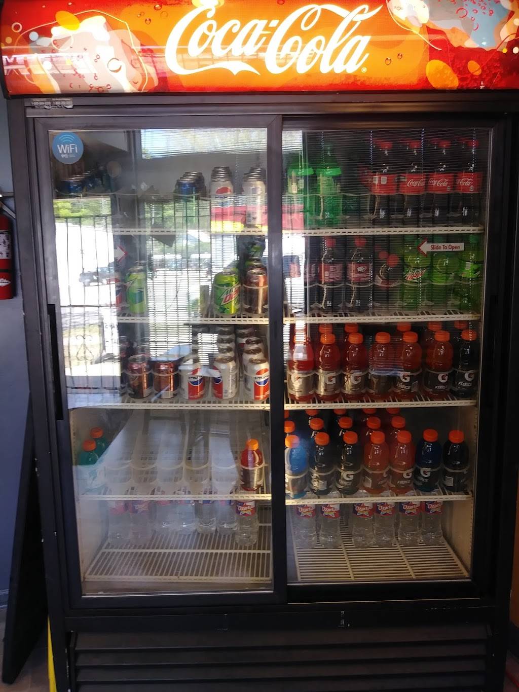 Finger Foodz | restaurant | 7641 Troost Ave, Kansas City, MO 64131, USA | 8165413162 OR +1 816-541-3162