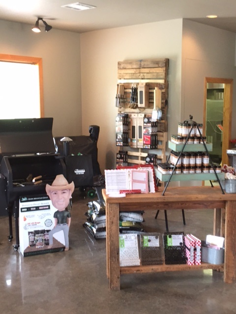 Mamoos Market & Catering | restaurant | 445 E Water St, Farmerville, LA 71241, USA | 3183689060 OR +1 318-368-9060