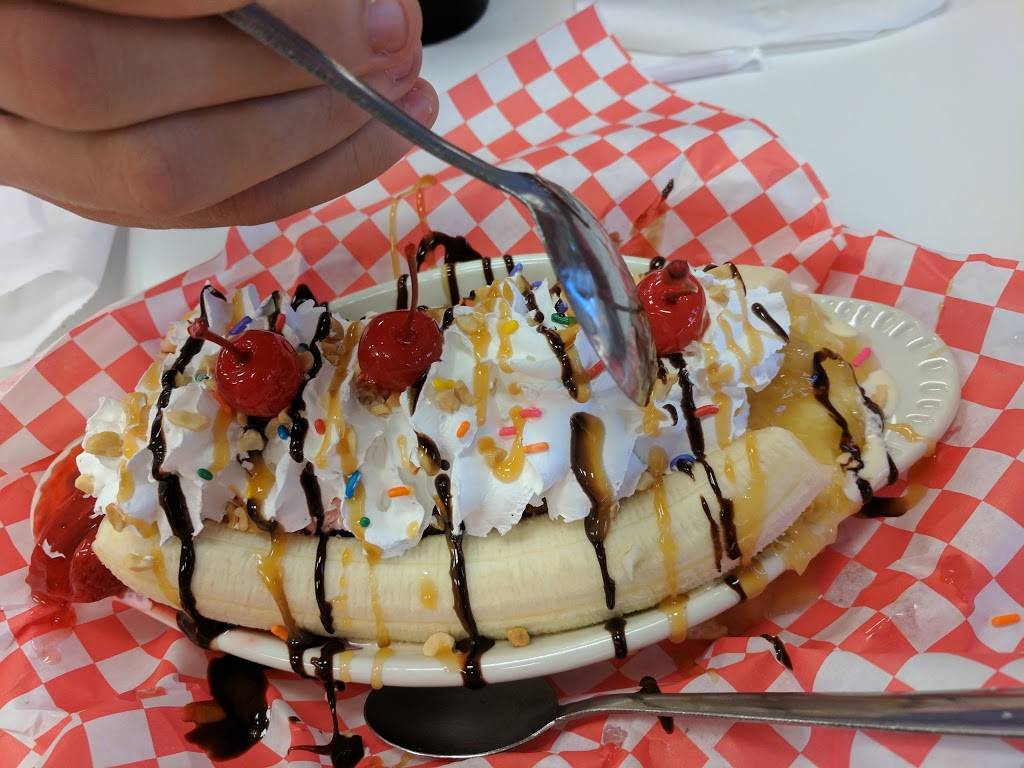 Hot Rods Diner | restaurant | 208 Village Circle, Social Circle, GA 30025, USA | 7704643464 OR +1 770-464-3464