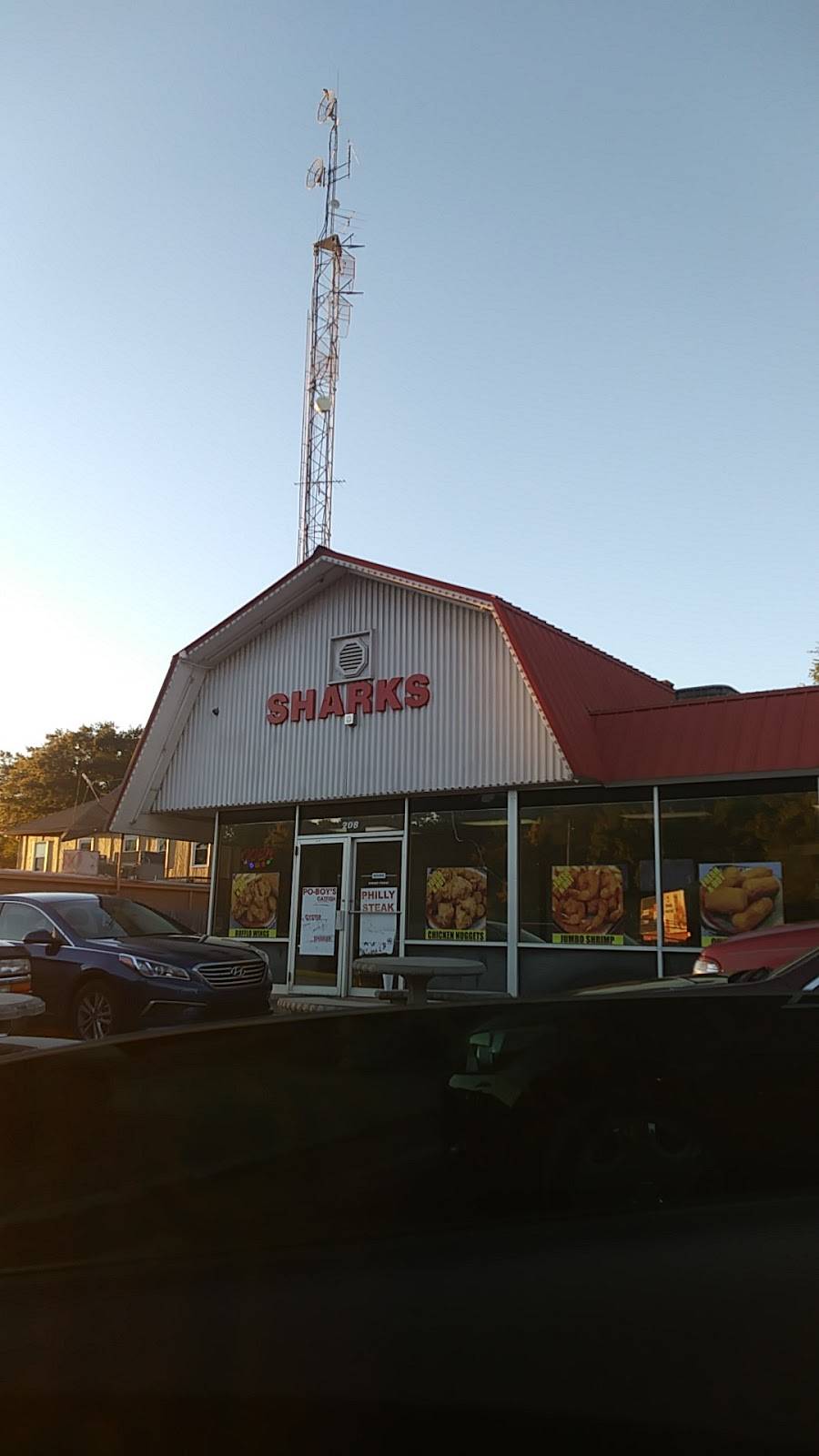 Sharks Fish & Chicken | restaurant | 208 Skyland Blvd E, Tuscaloosa, AL 35405, USA | 2056505133 OR +1 205-650-5133