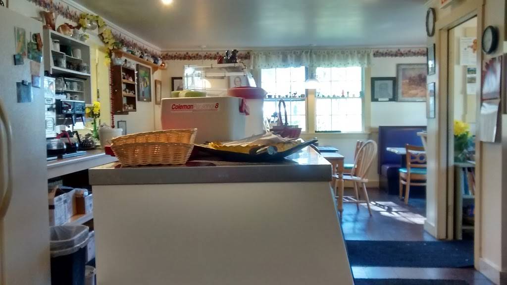Isabells Cafe | restaurant | 3052 US-5, East Thetford, VT 05043, USA | 8027854300 OR +1 802-785-4300
