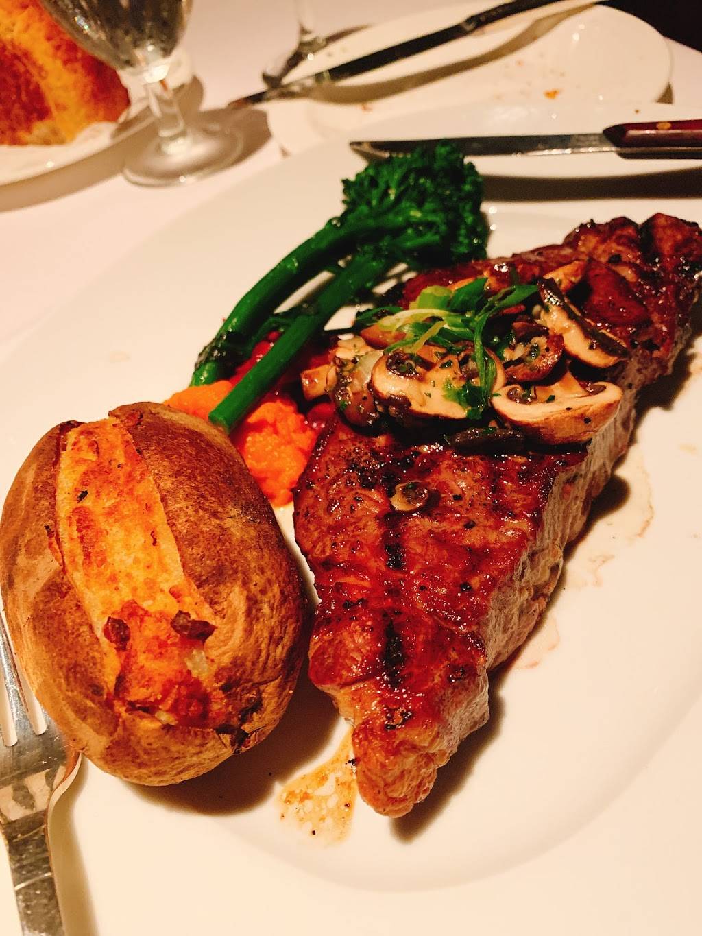 The Vintage Press Restaurante | restaurant | 216 N Willis St, Visalia, CA 93291, USA | 5597333033 OR +1 559-733-3033