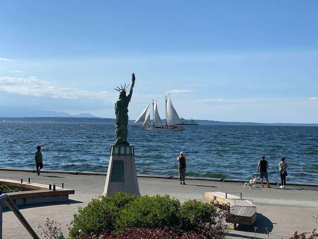 Alki Beach Pub & Eatery | restaurant | 2814, 2722 Alki Ave SW, Seattle, WA 98116, USA | 2069327935 OR +1 206-932-7935